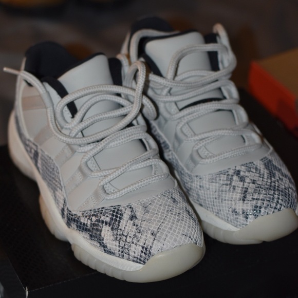 Shoes - Picture 6 of 8